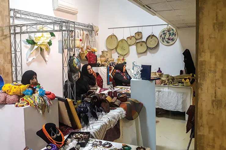 سوغات بانوان کارآفرین در چهارسوق هنر