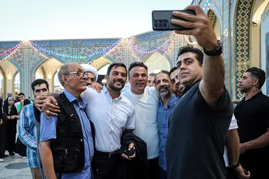 عرض ارادت قهرمانان ورزش ایران در بارگاه منور رضوی