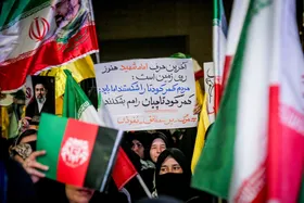 مهاجران افغانستانی با حضور در عرصه میدان شهدای مشهد با رهبر انقلاب اسلامی بیعت کردند + فیلم