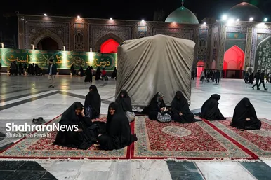 گزارش تصویری | حال و هوای حرم مطهر رضوی در شب شهادت ام‌ابیها،حضرت زهرا (س)