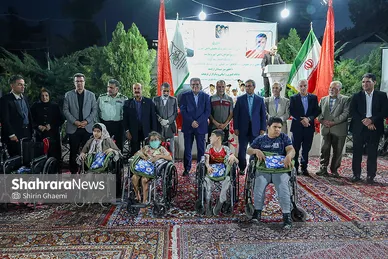 گزارش تصویری | آیین اهدای ۳۰۰ دستگاه ویلچر و بسته تحصیلی به معلولان و دانش‌آموزان تحت پوشش بهزیستی خراسان رضوی