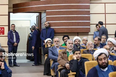 رونمایی از کتاب متولد چهل و دو