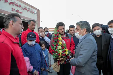 بازگشت آتش‌نشانان اعزامی از کنارک