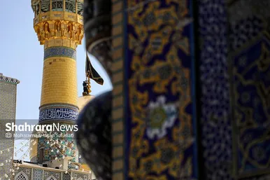 مجموعه عکس | تعویض پرچم گنبد مطهر رضوی به احترام شهادت رئیس جمهور و هیئت همراه