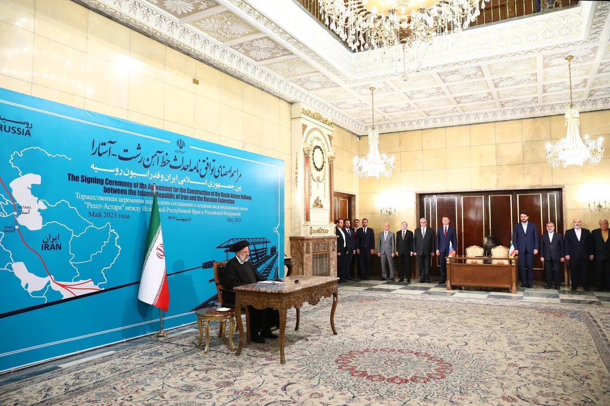 امضای توافق‌نامه احداث خط ریلی رشت-آستارا با حضور ویدئو کنفرانسی رئیسی و پوتین+ فیلم و عکس