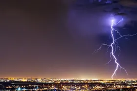 ویدئو| برخورد رعد و برق در نیویورک