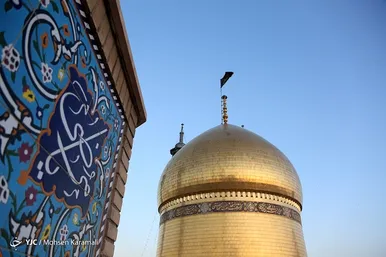 آیین تعویض پرچم گنبد حرم حضرت معصومه(س)