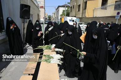 تجمع دانش‌آموزان مشهدی مقابل کنسولگری افغانستان در مشهد