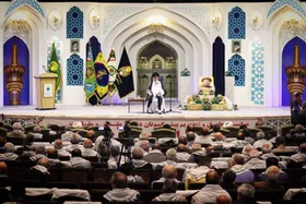آیت&zwnj;الله علم&zwnj;الهدی: دشمنان به دنبال جداسازی نسل جوان از میراث دفاع مقدس هستند