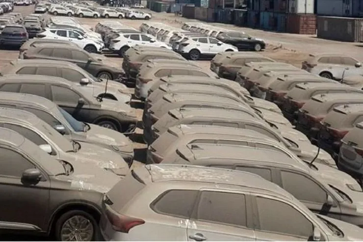 بلاتکلیفی ۱۱۰۰ دستگاه خودروی خارجی فاقد ثبت سفارش در گمرک