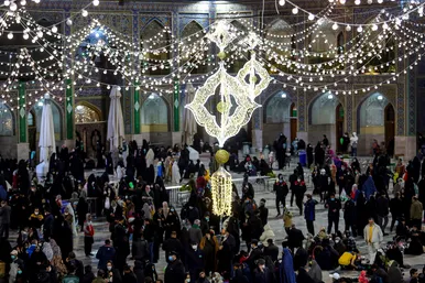 چراغانی حرم مطهر امام رضا (ع) به مناسبت مبعث پیامبر (ص)