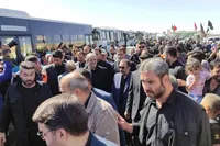 ویدئو | حضور پزشکیان در مسیر و میان زائران امام رضا (ع) 