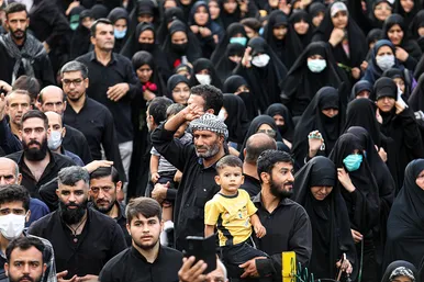 تشییع پیکر مطهر 5 شهید مدافع حرم در مشهد