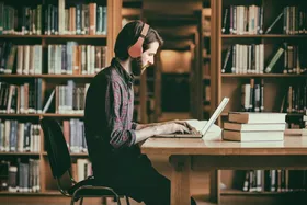 کتاب کاغذی یا صوتی؛ کدام&zwnj;یک برای مغز مفیدتر است؟