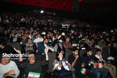 تماشای فوتبال ایران و قطر در سینماهای مشهد