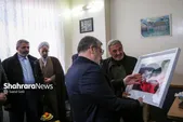 دیدار شهردار مشهد با خانواده شهید «عیسی علیپور» از شهدای خدمت شهرداری در جریان ناآرامی‌های اخیر + فیلم