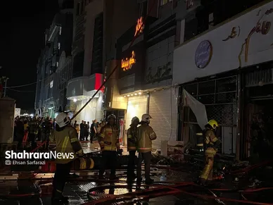 گزارش تصویری| مهار آتش‌سوزی پاساژ لوازم آرایشی در خیابان ۱۷شهریور مشهد (۲۴ تیر ۱۴۰۴)