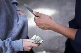 ویدئو| اگر شما را خفت کنند چه می&zwnj;کنید؟ | هشدار: تماشای این ویدئو برای افراد زیر ۱۵ سال و بیماران قلبی پیشنهاد نمی&zwnj;شود