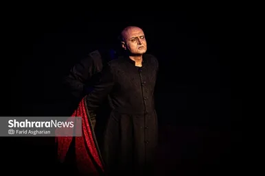عکس‌هایی از نمایش «آداب شکار روباه»؛ از سایه شاه تا سایه قتل در مشهد