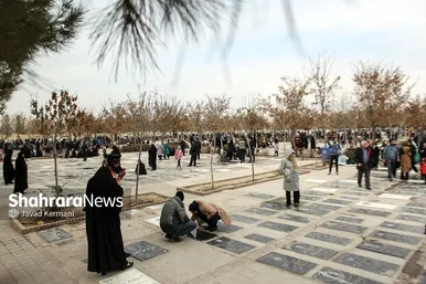 آیین چراغ برات در بهشت رضا(ع)