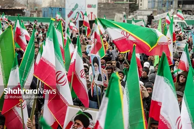 گزارش تصویری | راهپیمایی مردم مشهد در یوم الله ۲۲ بهمن ۱