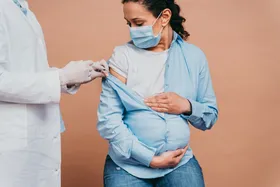 زنان باردار چه زمانی می&zwnj;توانند واکسن کرونا تزریق کنند؟