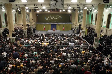 گزارش تصویری | دیدار مداحان و شاعران اهل‌بیت‌(ع) با رهبر معظم انقلاب (۲ دی ۱۴۰۳)