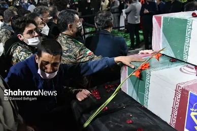 مراسم تدفین پیکر ۳ شهید گمنام در میدان شهدا مشهد