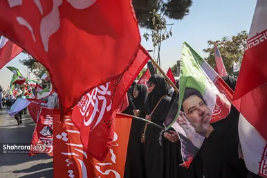گزارش تصویری | تشکیل بزرگترین زنجیره انسانی جان فدا توسط مردم و دانشجویان مشهدی در دانشگاه فردوسی