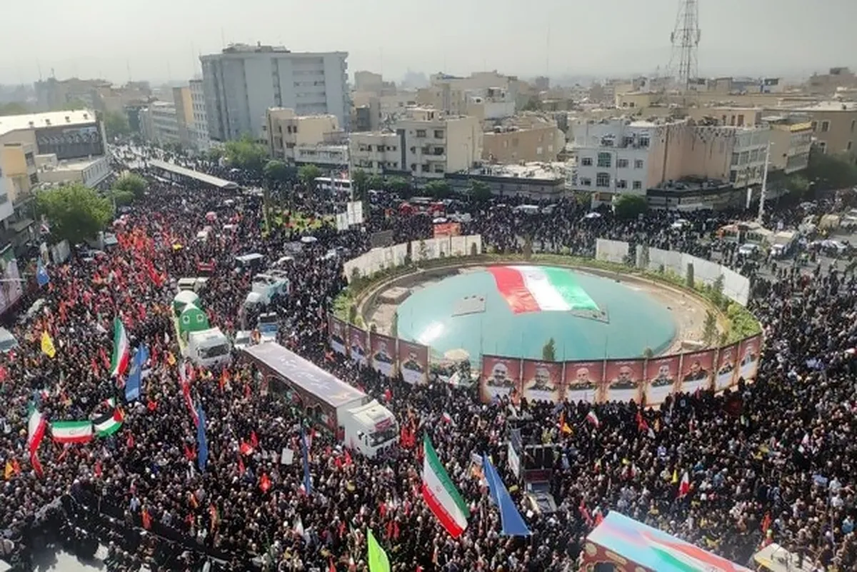 حضور رئیس‌جمهور در مراسم تشییع پیکر شهدای اقتدار (۷ تیر ۱۴۰۴) و قدردانی از مردم + عکس و فیلم