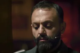 نگاهی به قسمت اول &laquo;گل یا پوچ&raquo; با اجرای صابر ابر | رواج یک بازی خانوادگی فراموش شده