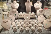 صعود قیمت گرم طلای ۱۸ عیار در مشهد (۵ مهر ۱۴۰۵) | اثرپذیری طلا از نوسانات بازار ارز