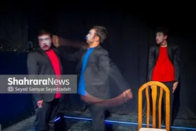 یک جای خالی | نگاهی به نمایش &laquo;صندلی&raquo; در سالن پردیس تئاتر مستقل مشهد