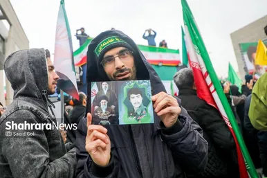 گزارش تصویری | حضور پرشور و باشکوه مردم برای بیعت با سومین رهبر انقلاب اسلامی در میدان شهدا مشهد