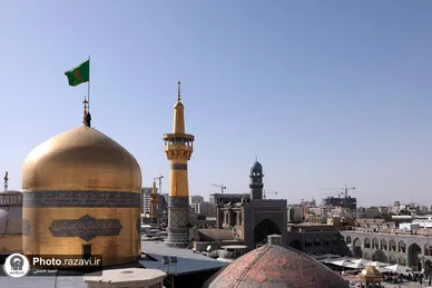 آیین تعویض پرچم گنبد حرم حضرت معصومه(س) و امام رضا (ع) به مناسبت آغاز دهه کرامت