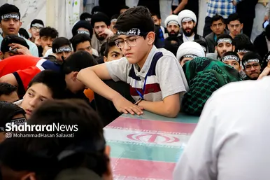 آخرین روز اعتکاف نوجوانان دهه هشتادی در حرم مطهر رضوی