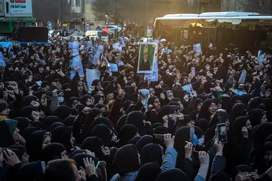 تشییع پیکر بانوی شهیده فاطمه دهقانی از شهدای حادثه تروریستی کرمان
