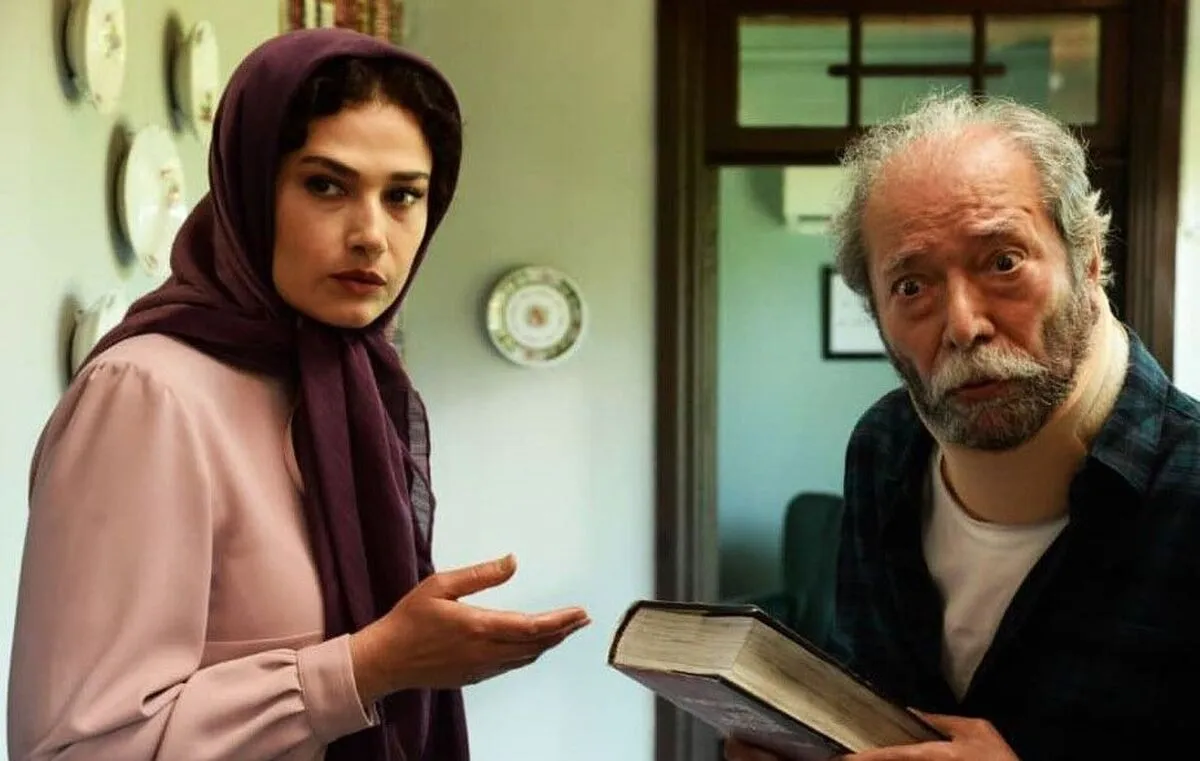 اکران فیلم «هفت بهارنارنج» در سینما هویزه مشهد + فیلم