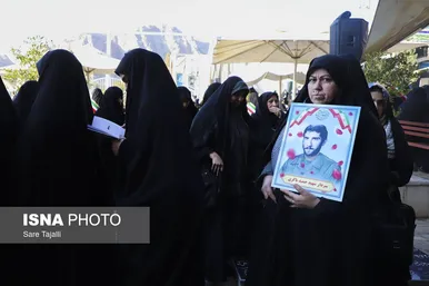 عکس‌هایی از مراسم سالگرد شهادت حاج قاسم سلیمانی در گلزار شهدای کرمان