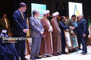 رویداد اعطای نشان مشهد از نمایی دیگر