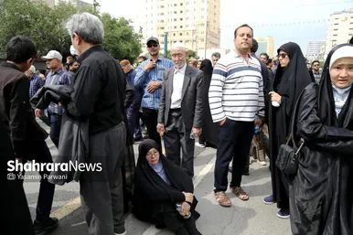 حضور مهاجران افغانستان در مراسم خاکسپاری رئیس‌جمهور شهید در مشهد