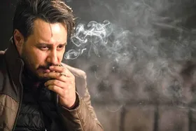 واکنش تهیه کننده &laquo;زخم کاری&raquo; به نمایش بیش از حد سیگار
