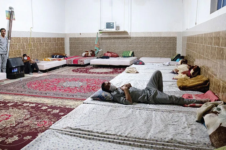 تأمین پوشاک برای ‌کارتن‌خواب‌ها در پویش «گرمای همدلی»