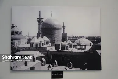 گزارش تصویری| نمایشگاه عکس «غریبِ قریب» | تصاویر قدیمی از حرم امام رضا(ع)