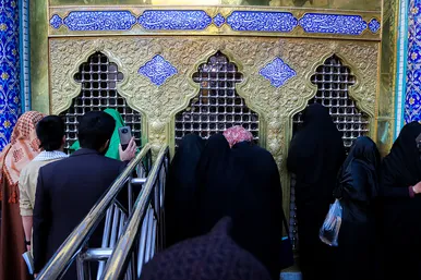 آخرین روز اعتکاف نوجوانان دهه هشتادی در حرم مطهر رضوی