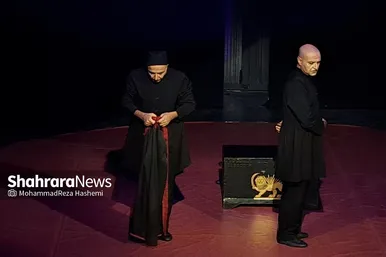 عکس‌هایی از نمایش «آداب شکار روباه»؛ از سایه شاه تا سایه قتل در مشهد