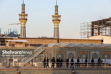 عکس‌هایی از مراسم تعویض پرچم گنبد حرم امام رضا (ع) (۱۷ شهریور ۱۴۰۳)