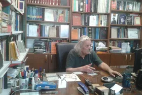 مردی که به عشق اولش، کتاب، بازگشت | درگذشت &laquo;داریوش دانشور&raquo;، صاحب کتاب&zwnj;فروشی پرخاطره &laquo;دانشور&raquo; مشهد