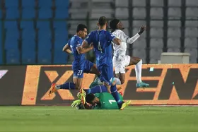 دود هلدینگ برای خوزستان، پولش برای استقلال | اعتراض معنادار بابادی