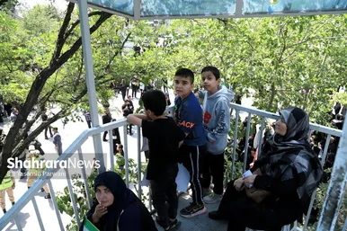 حضور مهاجران افغانستان در مراسم خاکسپاری رئیس‌جمهور شهید در مشهد